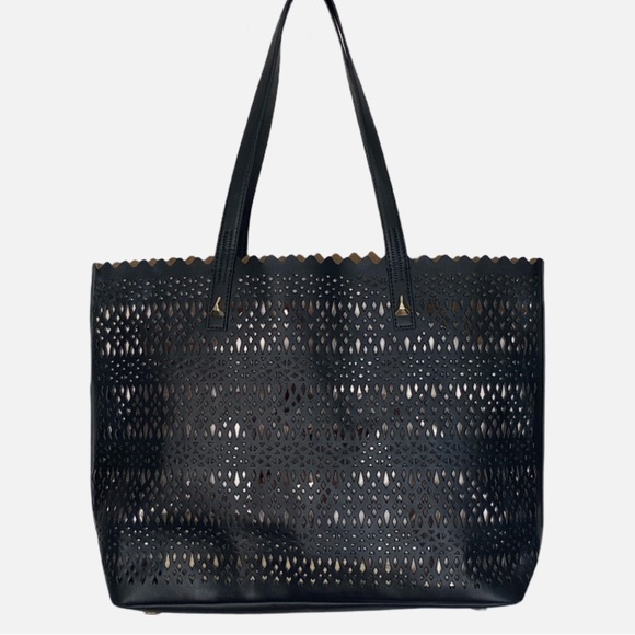 Stella & Dot Handbags - STELLA & DOT black bucket style vegan leather open avalon tote